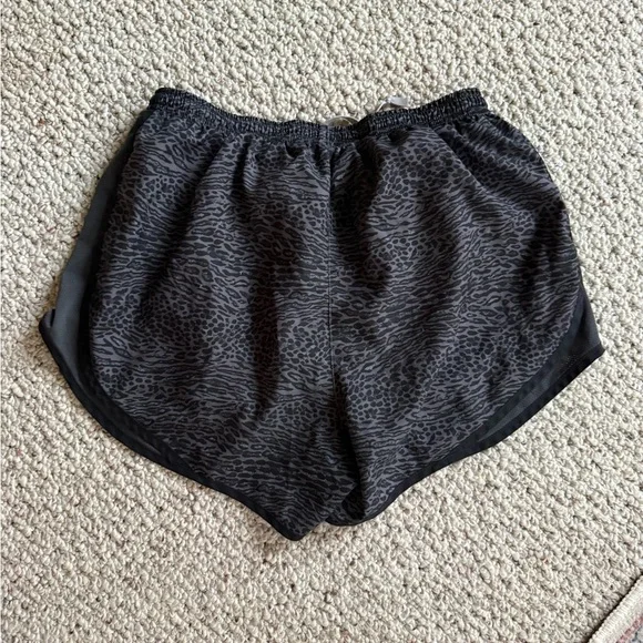 Nike Dri Fit Black Grey Animal Print  Athletic Drawstring Shorts Size Medium - Picture 4 of 4